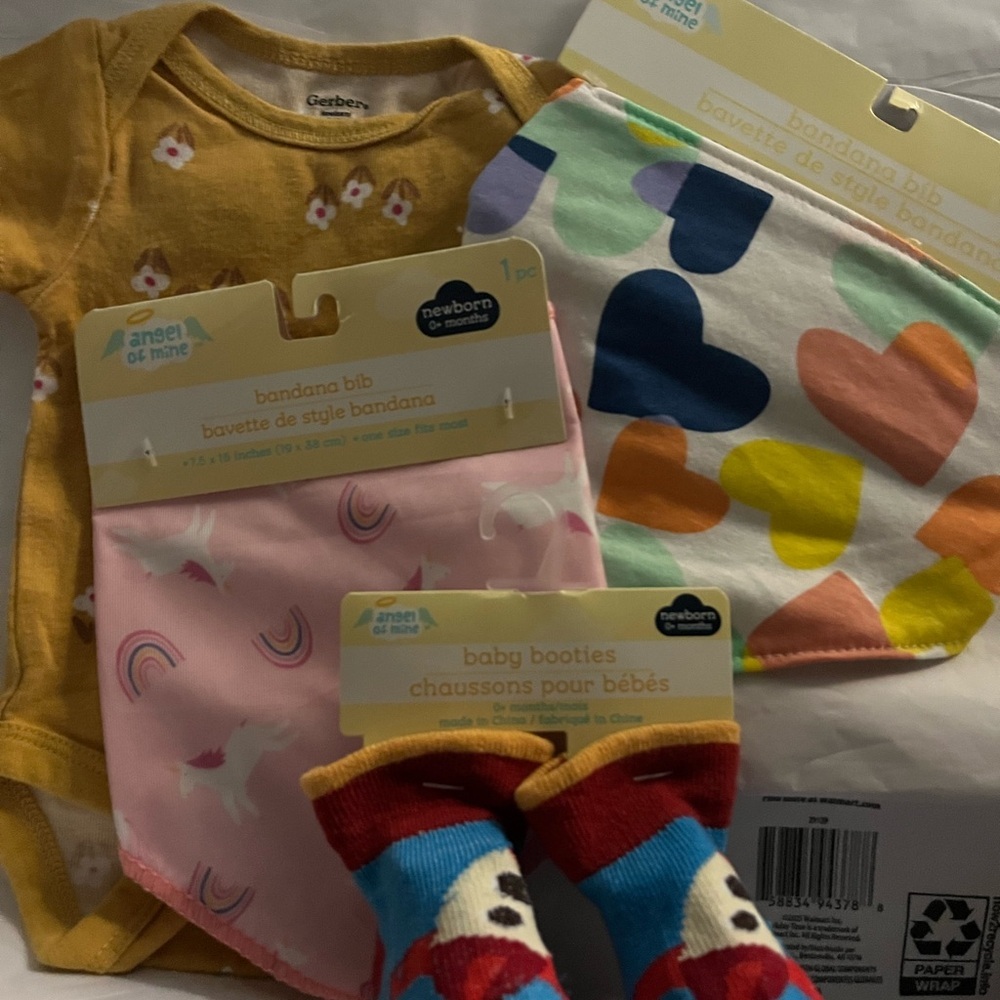 Gerber Multicolor Heart Bib Set - Picture 2 of 8